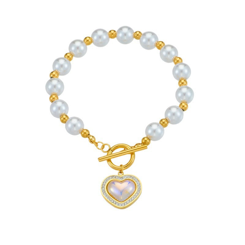 A Classic Pearl Bracelet with Timeless Appeal
