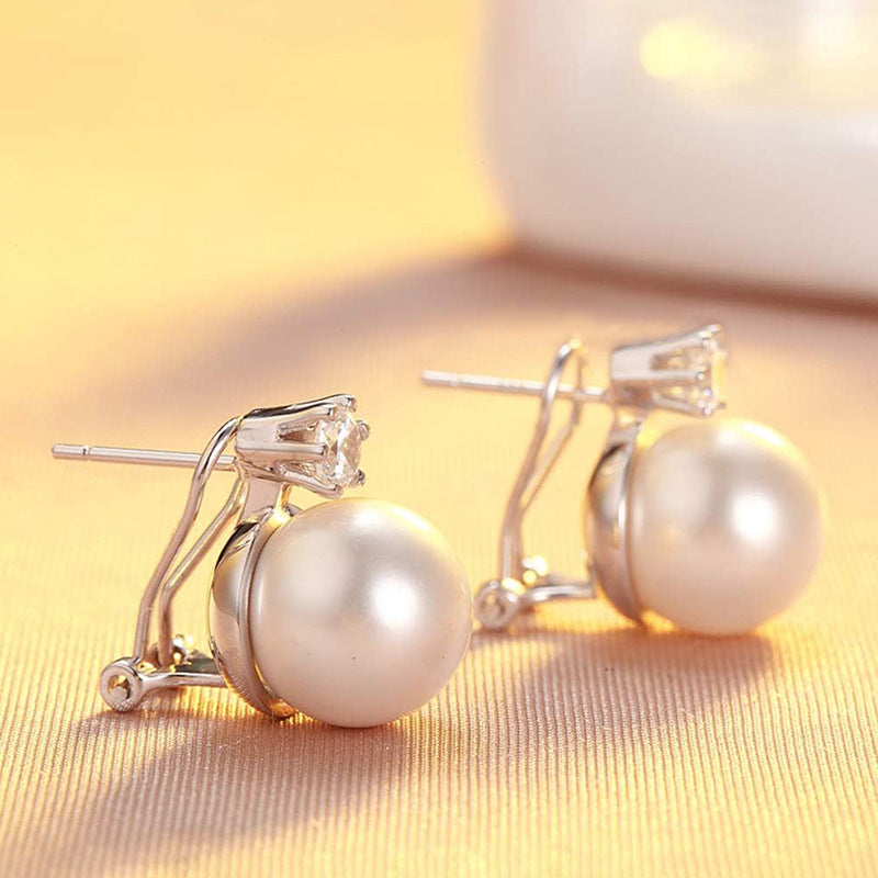 A Beautiful Pearl Earring with Unique Style