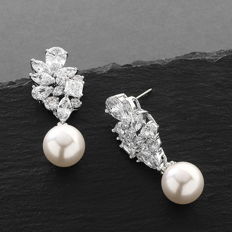 A Beautiful Pearl Earring with Unique Style