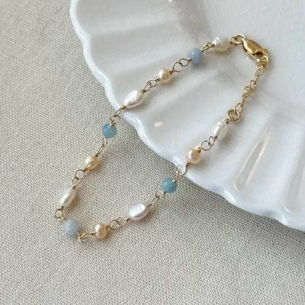 A Charming Pearl Bracelet for Any Occasion