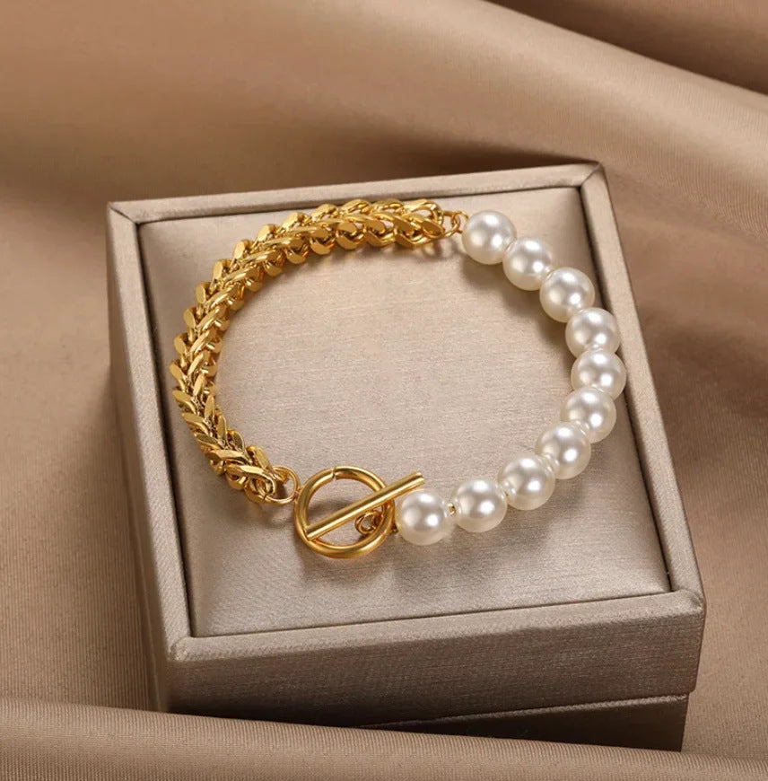A Beautiful Pearl Bracelet with Unique Style