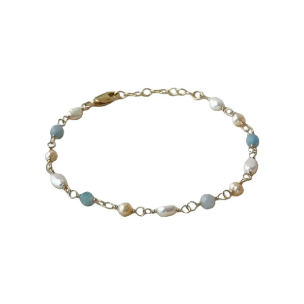A Charming Pearl Bracelet for Any Occasion