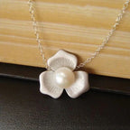 A Beautiful Pearl Necklace with Unique Style