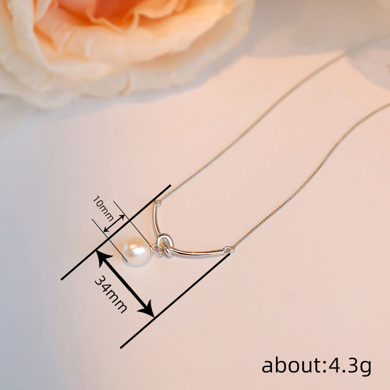 A Beautiful Pearl Necklace with Unique Style